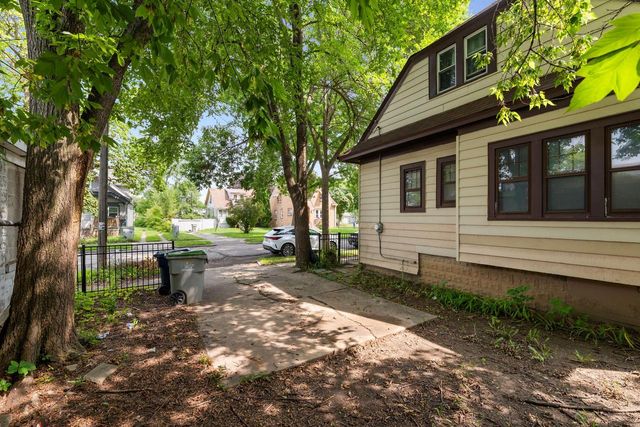 4881 N 27th STREET, Milwaukee, WI 53209