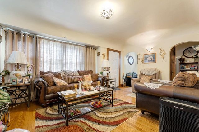 4881 N 27th STREET, Milwaukee, WI 53209