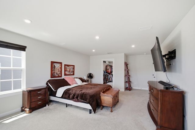 945 Mario Lane, Gilberts, IL 60136