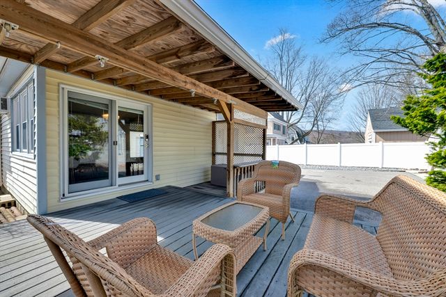 14 Vassar St, Leominster, MA 01453