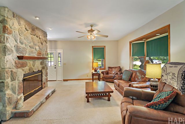 4712 Wildwood Drive, Mchenry, IL 60051
