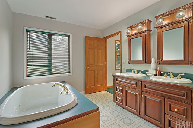 4712 Wildwood Drive, Mchenry, IL 60051