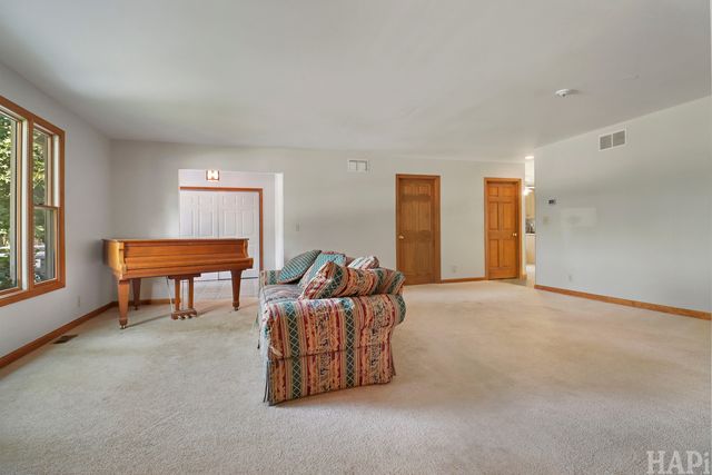 4712 Wildwood Drive, Mchenry, IL 60051