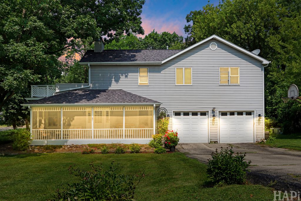 4712 Wildwood Drive, Mchenry, IL 60051