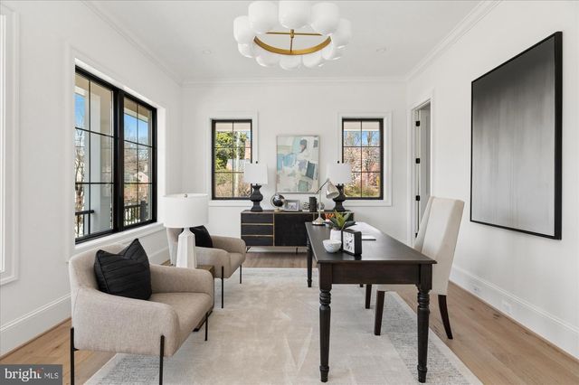 2400 N LINCOLN ST, Arlington, VA 22207