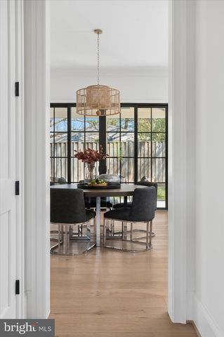 2400 N LINCOLN ST, Arlington, VA 22207