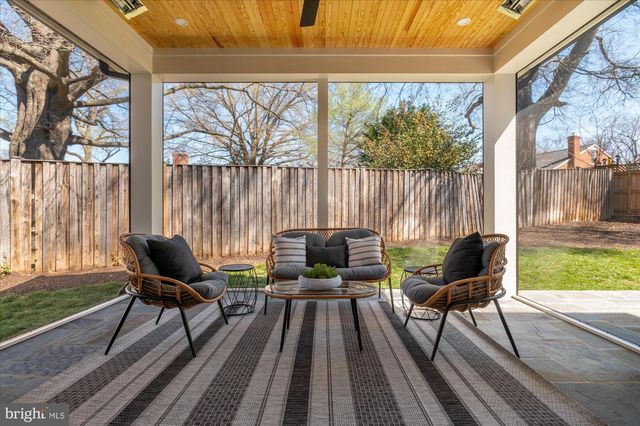 2400 N LINCOLN ST, Arlington, VA 22207