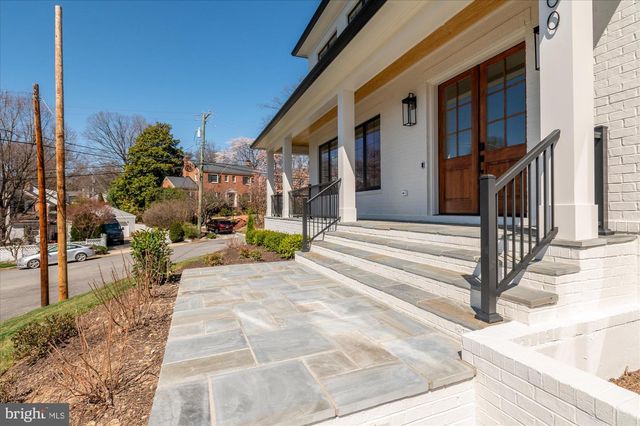 2400 N LINCOLN ST, Arlington, VA 22207