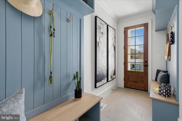 2400 N LINCOLN ST, Arlington, VA 22207