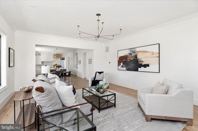 2400 N LINCOLN ST, Arlington, VA 22207