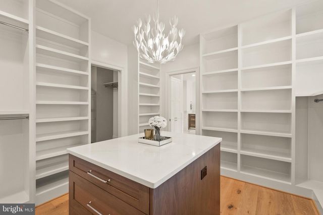2400 N LINCOLN STREET, Arlington, VA 22207