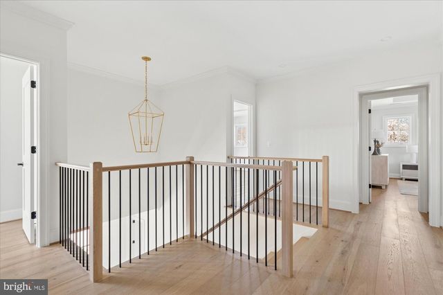 2400 N LINCOLN ST, Arlington, VA 22207