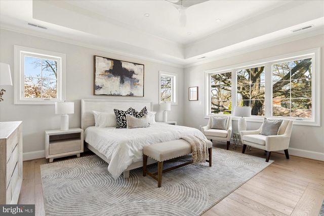 2400 N LINCOLN ST, Arlington, VA 22207