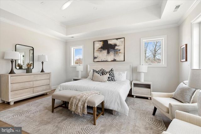 2400 N LINCOLN ST, Arlington, VA 22207