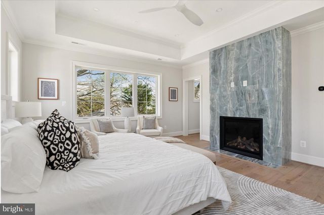 2400 N LINCOLN ST, Arlington, VA 22207