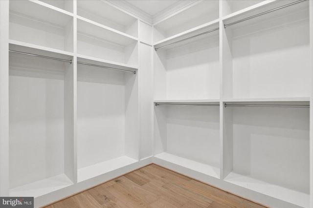 2400 N LINCOLN ST, Arlington, VA 22207