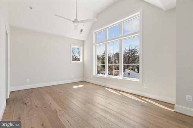 2400 N LINCOLN ST, Arlington, VA 22207