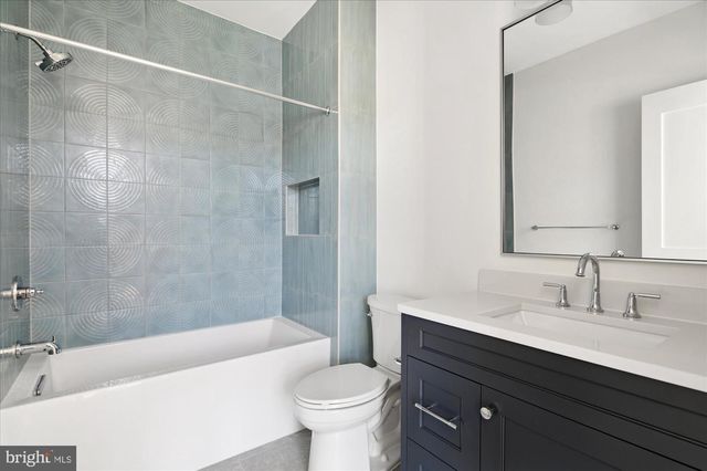 2400 N LINCOLN ST, Arlington, VA 22207