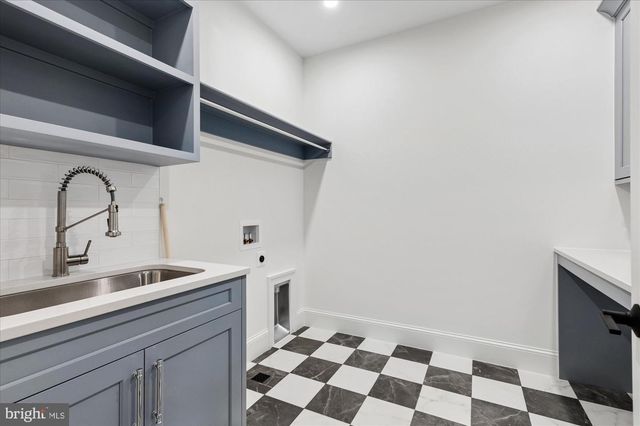 2400 N LINCOLN ST, Arlington, VA 22207