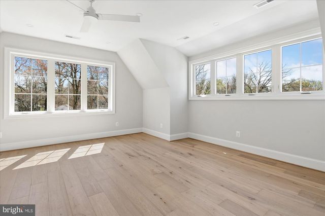 2400 N LINCOLN ST, Arlington, VA 22207