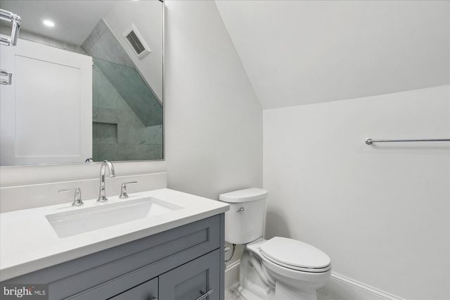 2400 N LINCOLN ST, Arlington, VA 22207