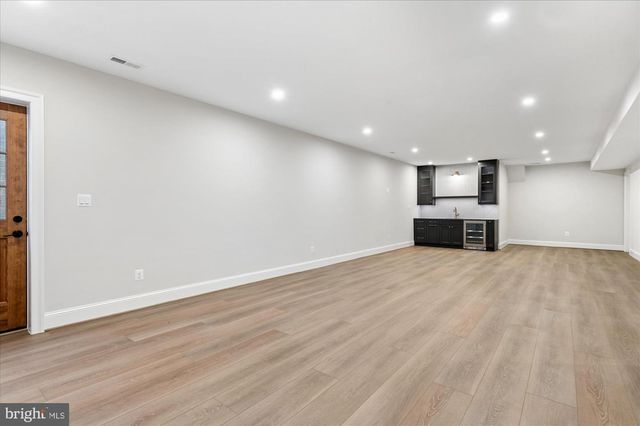 2400 N LINCOLN ST, Arlington, VA 22207