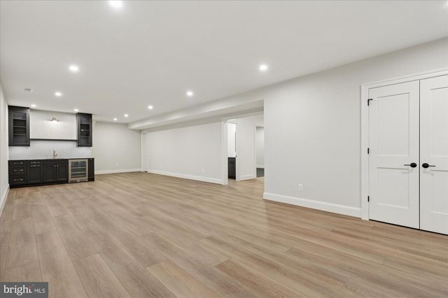 2400 N LINCOLN ST, Arlington, VA 22207