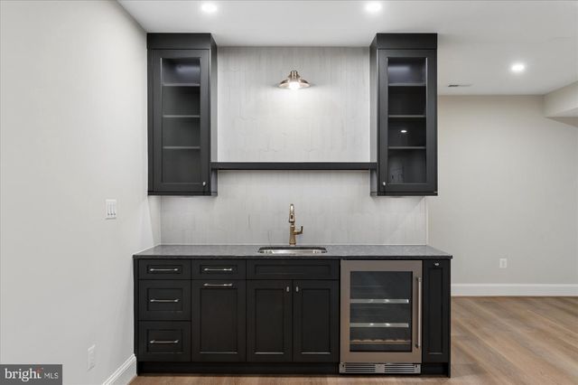 2400 N LINCOLN ST, Arlington, VA 22207