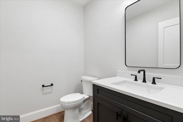 2400 N LINCOLN ST, Arlington, VA 22207