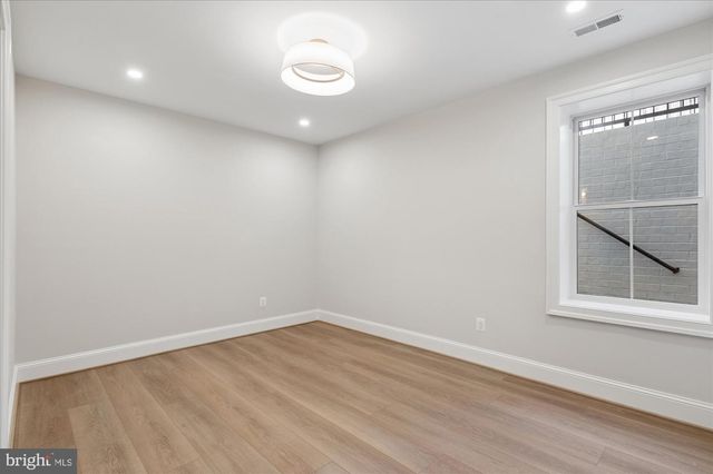 2400 N LINCOLN ST, Arlington, VA 22207