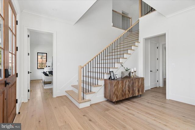 2400 N LINCOLN ST, Arlington, VA 22207