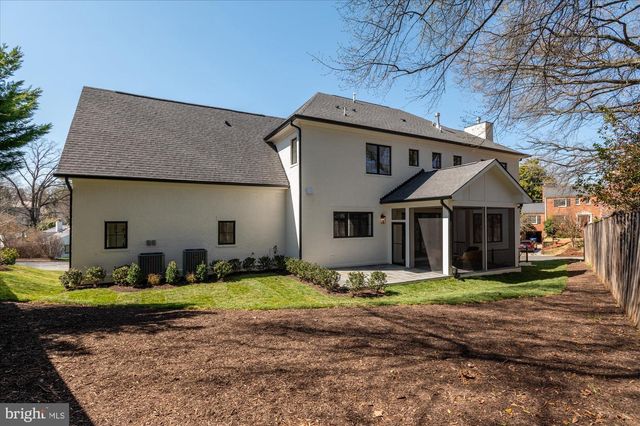 2400 N LINCOLN ST, Arlington, VA 22207