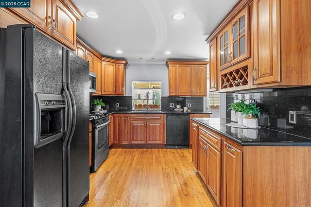 1939 20Th St, San Pablo, CA 94806