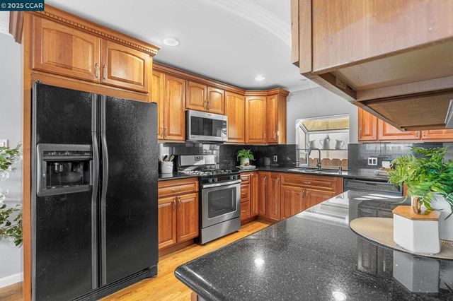 1939 20Th St, San Pablo, CA 94806