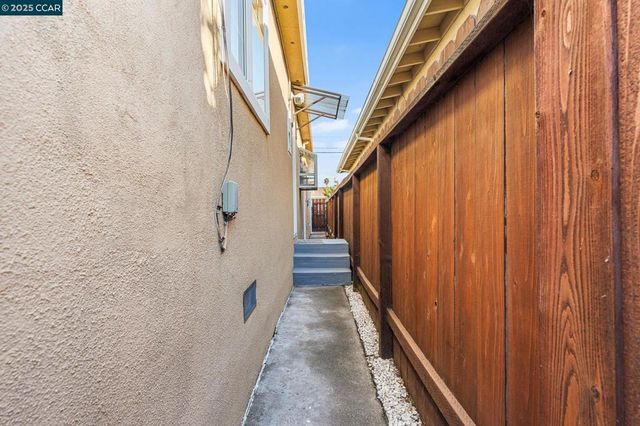 1939 20Th St, San Pablo, CA 94806