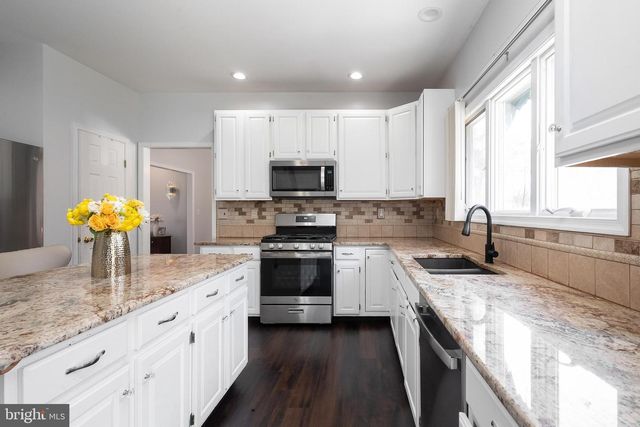 9 REDWOOD CT, Monroe Township, NJ 08831