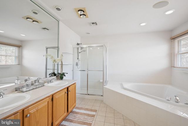 9 REDWOOD CT, Monroe Township, NJ 08831