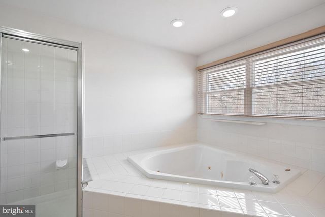 9 REDWOOD CT, Monroe Township, NJ 08831