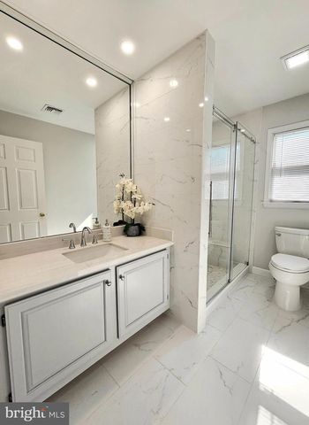 9 REDWOOD CT, Monroe Township, NJ 08831