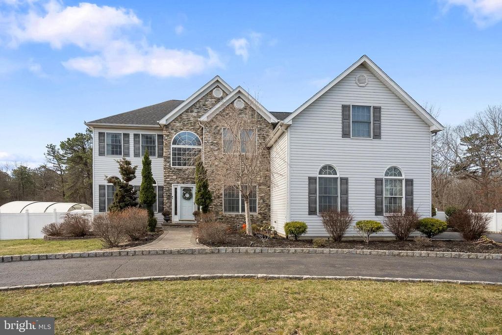 9 REDWOOD CT, Monroe Township, NJ 08831