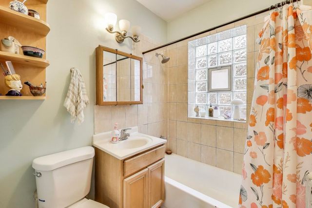 1748 W Granville Avenue 2A, Chicago, IL 60660