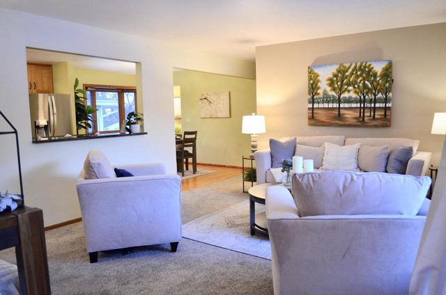 7424 S Chapel DRIVE, Oak Creek, WI 53154