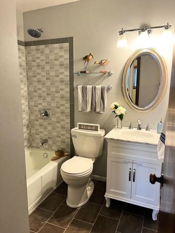 7424 S Chapel DRIVE, Oak Creek, WI 53154