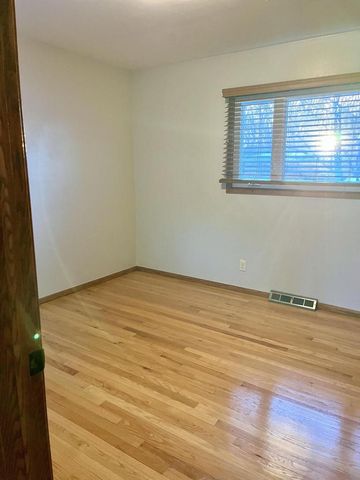 7424 S Chapel DRIVE, Oak Creek, WI 53154