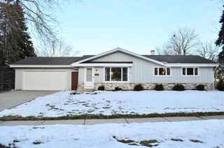 7424 S Chapel DRIVE, Oak Creek, WI 53154