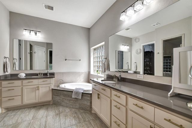 13219 Parkway Hills Drive, Houston, TX 77077