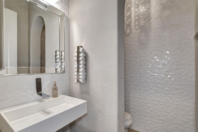 13219 Parkway Hills Drive, Houston, TX 77077