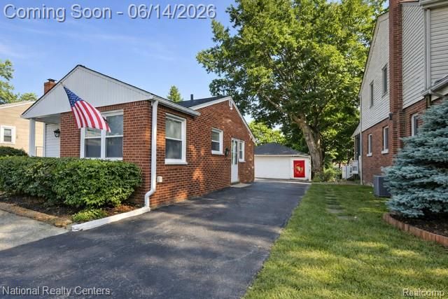 2639 Woodbine Drive, Waterford Charter Township, MI 48328