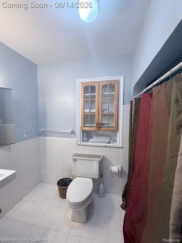 2639 Woodbine Drive, Waterford Charter Township, MI 48328