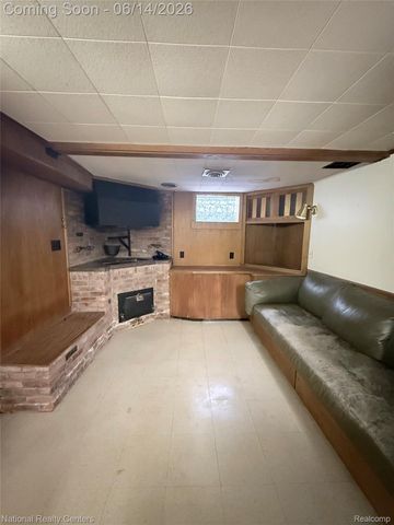 2639 Woodbine Drive, Waterford Charter Township, MI 48328